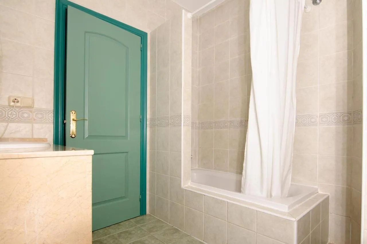 Hostal Manolo Garrucha Guest house
