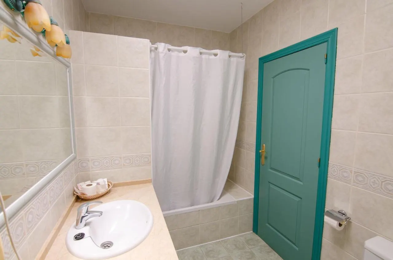 Hostal Manolo Garrucha 2*,