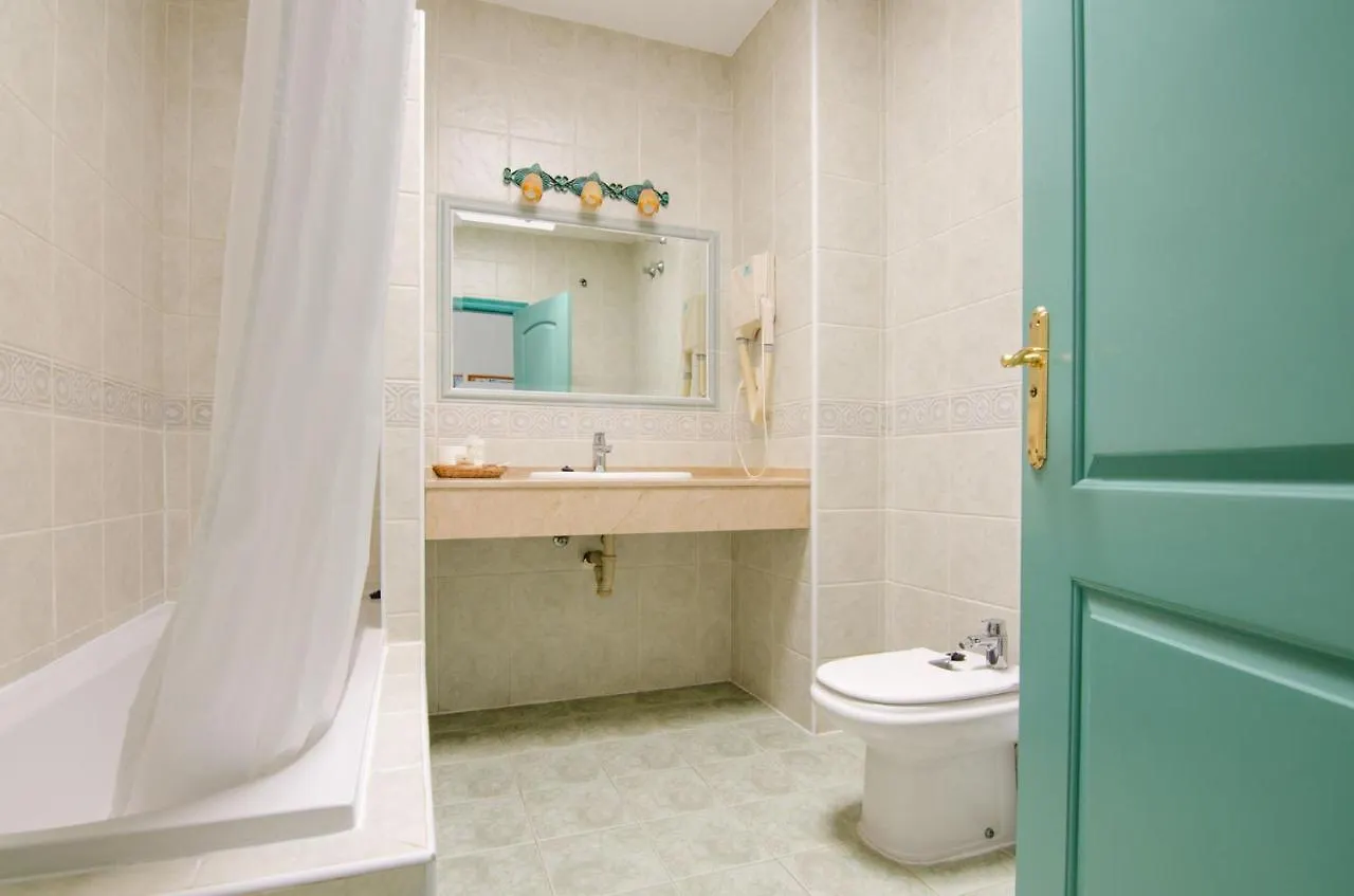 Guest house Hostal Manolo Garrucha
